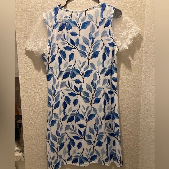 Floral Dress with Lace Sleeves - Picture 2 of 4